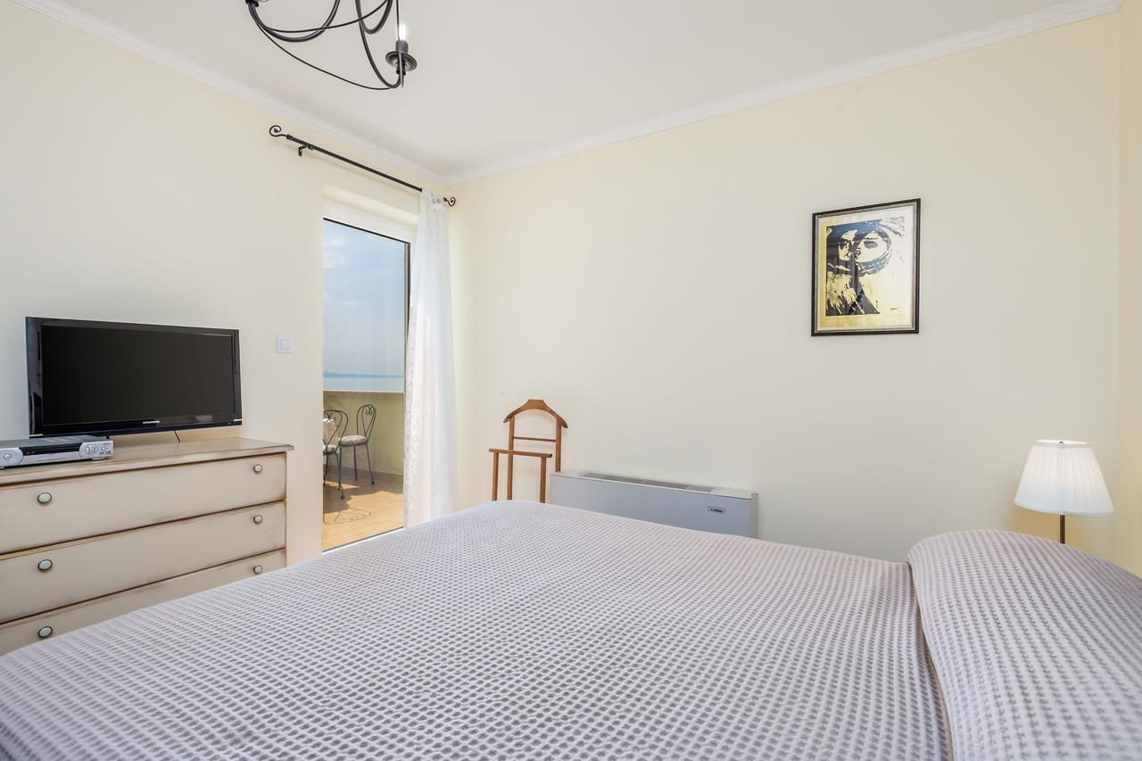 Apartments Villa Nora Rijeka Exteriör bild